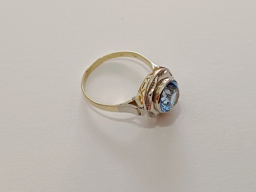 dámský zlatý prsten se safírem, ryzost Au 585/1000, 14 kt, 3,10 g, I.ČSR, lvíček