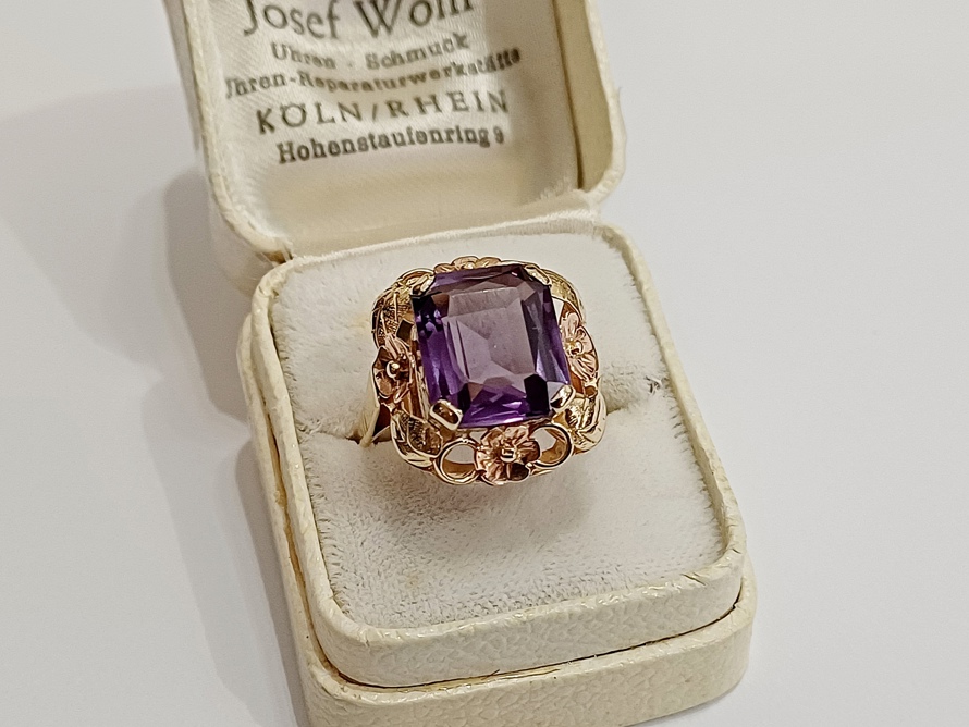 zlatý prsten s fialovým safírem, Au 585/1000, 14 kt, 40. léta, SK