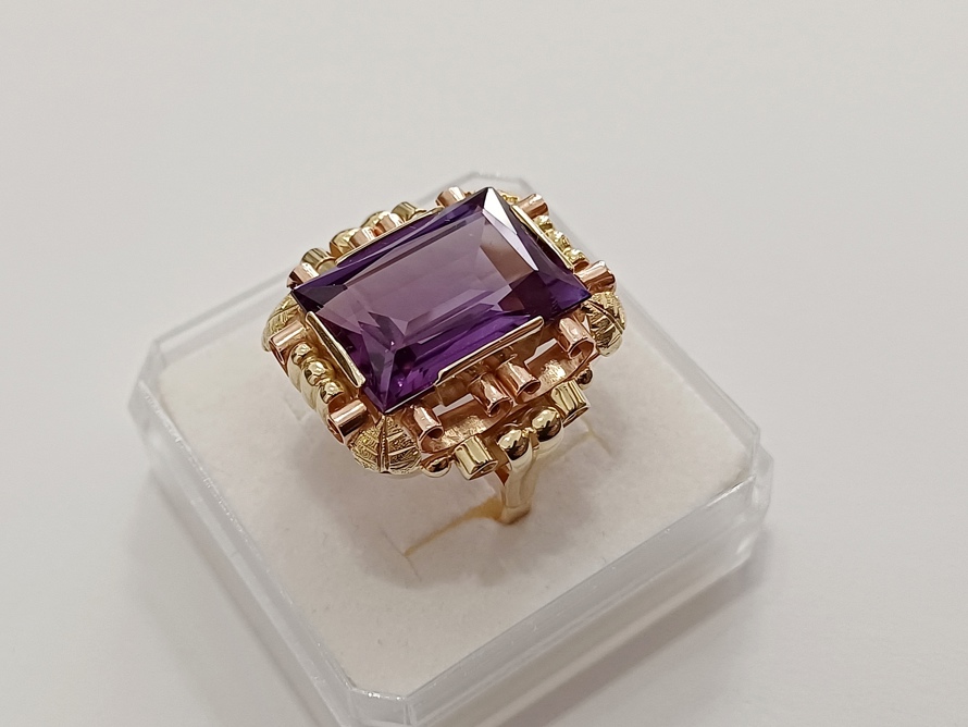 dámský zlatý prsten, safír, ryzost Au 585/1000, 14kt, 9,90 g, I.ČSR, lvíček