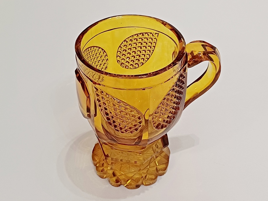 pohár s uchem, topas, styl Biedermeier, 19. století