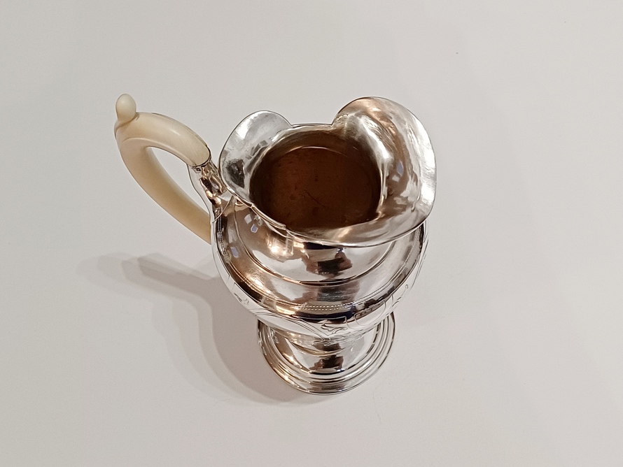 Konvička, stříbro, Ag 800/1000, 327 g, RU, Vídeň