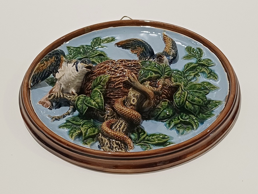 keramický závěsný talíř s reliéfem - ptáci, 32 cm, B. Bloch Eichwald