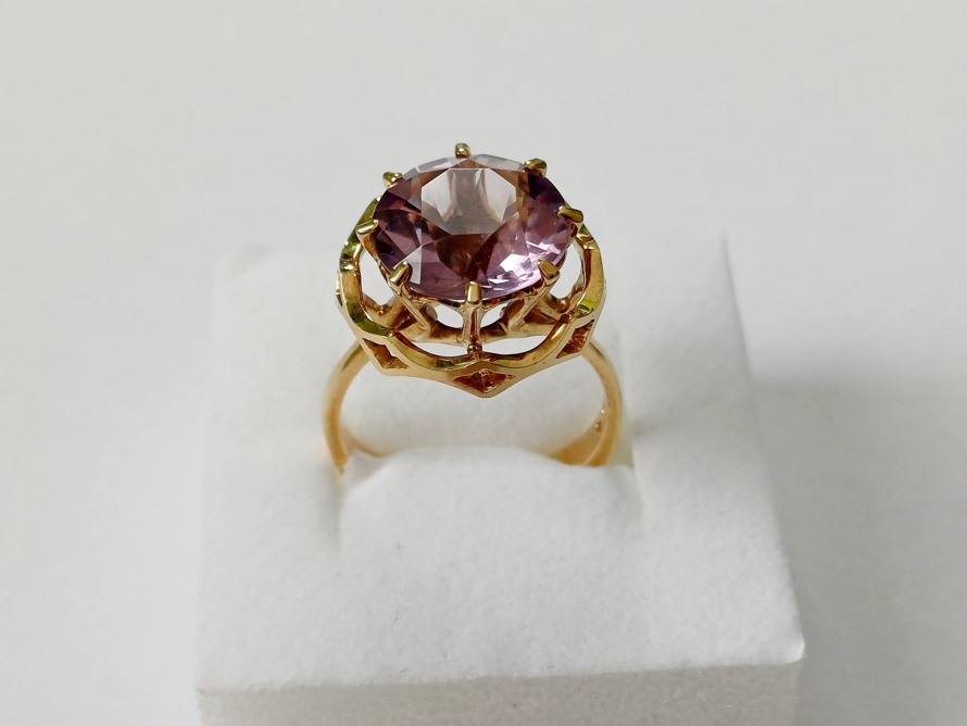 Designový dámský zlatý prsten s ametystem, ryzost Au 585/1000, 14 kt, 6,78 g