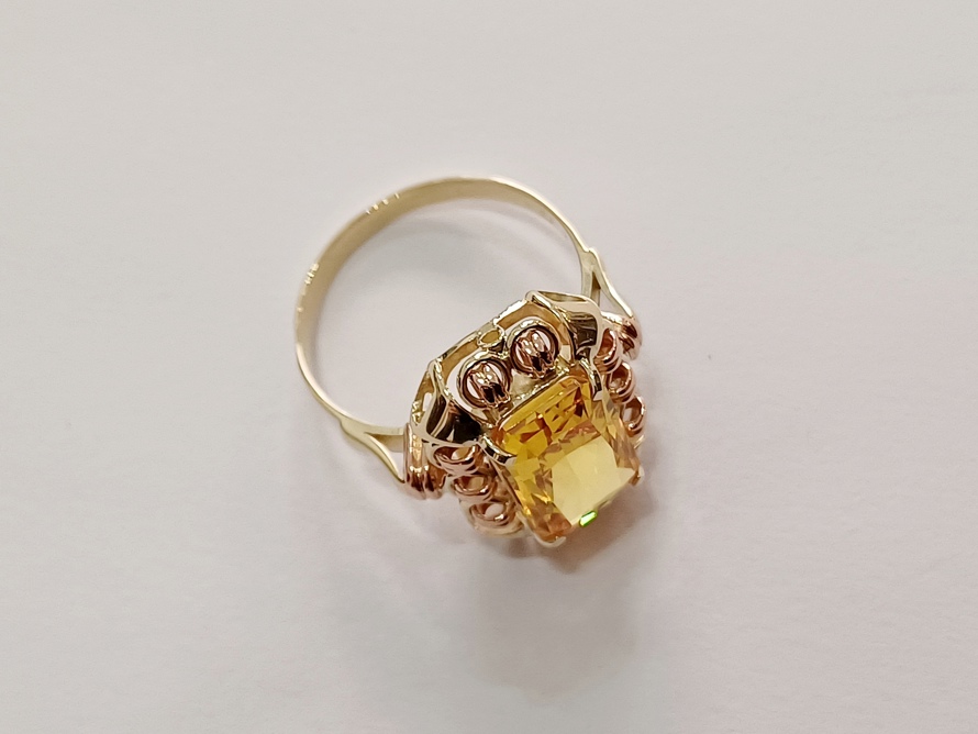 dámský zlatý prsten, citrín, ryzost Au 585/1000, 14 kt, 5,69 g, I.ČSR, lvíček