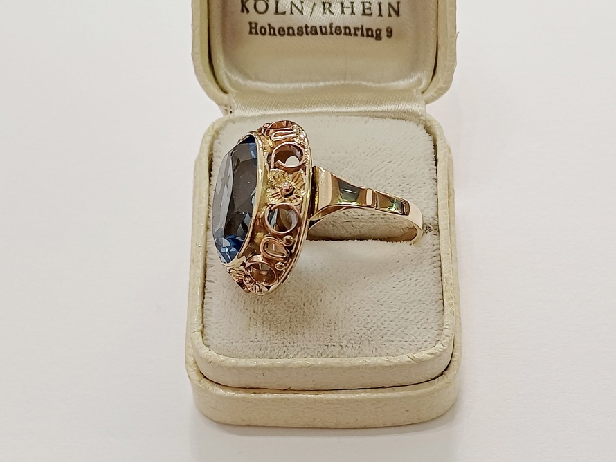 zlatý dámský prsten s modrým safírem, Au 585/1000, 14 kt, I. ČSR