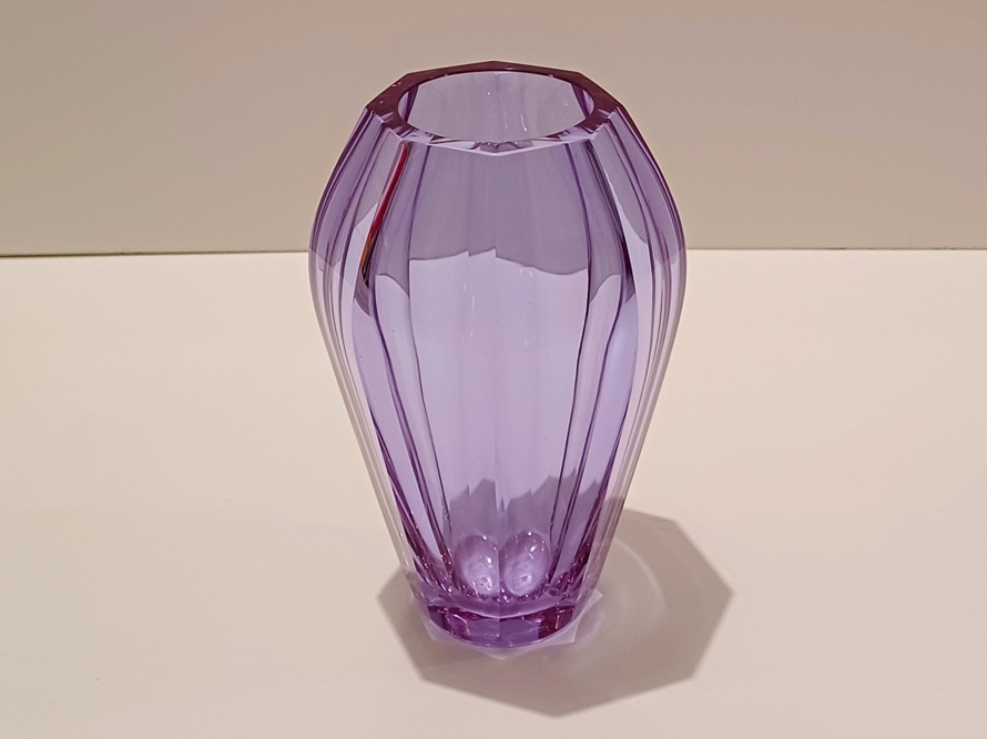 hranovaná váza Moser Diva 20 cm, alexandrit, Art Deco