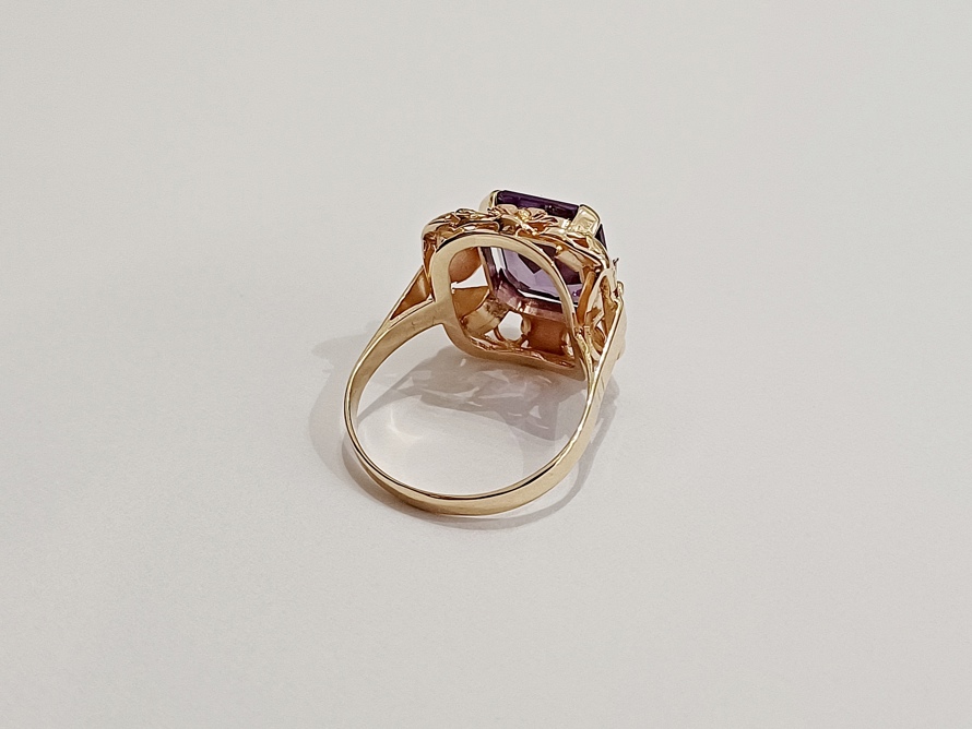 zlatý prsten s fialovým safírem, Au 585/1000, 14 kt, 40. léta, SK