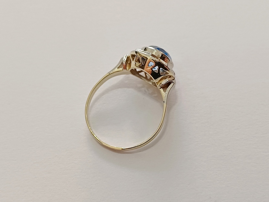 dámský zlatý prsten se safírem, ryzost Au 585/1000, 14 kt, 3,10 g, I.ČSR, lvíček
