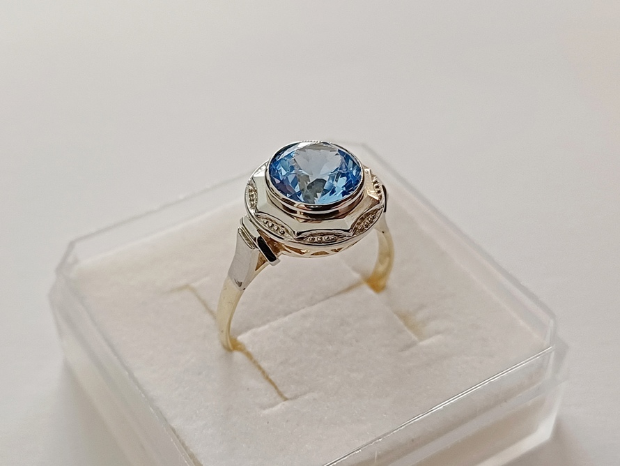 dámský zlatý prsten se safírem, ryzost Au 585/1000, 14 kt, 3,10 g, I.ČSR, lvíček