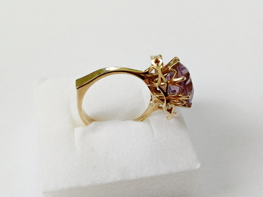 Designový dámský zlatý prsten s ametystem, ryzost Au 585/1000, 14 kt, 6,78 g