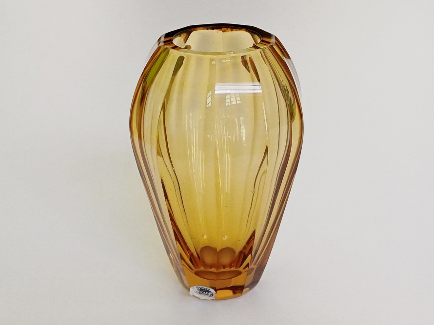 hranovaná váza Moser Diva 14,5 cm, topas, Art Deco