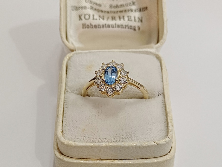 zlatý prsten se safírem a leukosafíry, Au 585/1000, 14 kt