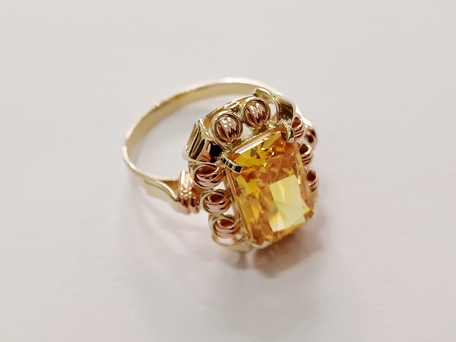 dámský zlatý prsten, citrín, ryzost Au 585/1000, 14 kt, 5,69 g, I.ČSR, lvíček
