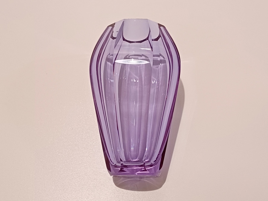 hranovaná váza Moser Diva 20 cm, alexandrit, Art Deco