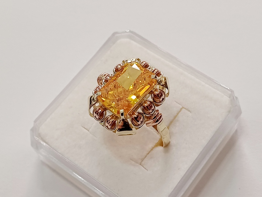 dámský zlatý prsten, citrín, ryzost Au 585/1000, 14 kt, 5,69 g, I.ČSR, lvíček