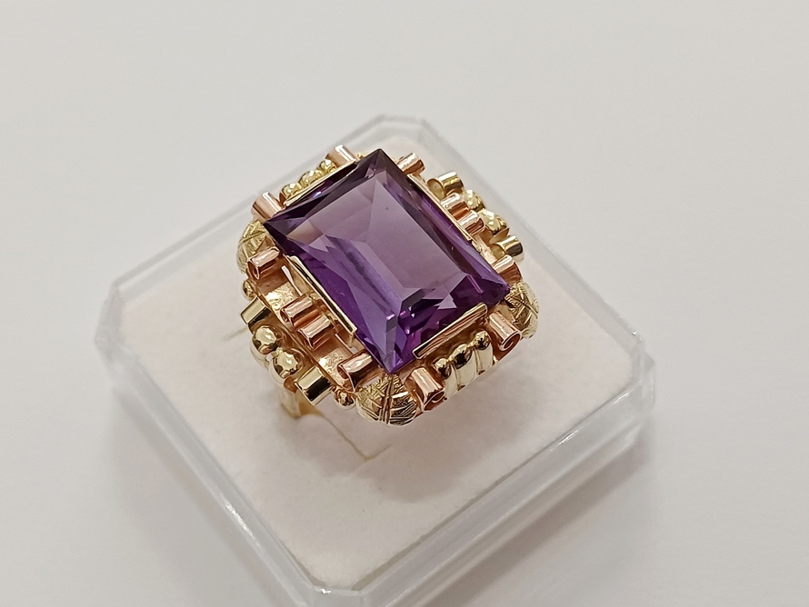 dámský zlatý prsten, safír, ryzost Au 585/1000, 14kt, 9,90 g, I.ČSR, lvíček