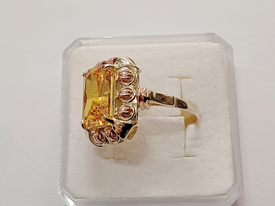 dámský zlatý prsten, citrín, ryzost Au 585/1000, 14 kt, 5,69 g, I.ČSR, lvíček