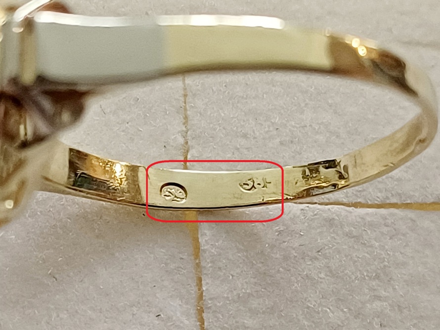 dámský zlatý prsten se safírem, ryzost Au 585/1000, 14 kt, 3,10 g, I.ČSR, lvíček
