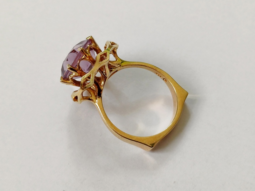 Designový dámský zlatý prsten s ametystem, ryzost Au 585/1000, 14 kt, 6,78 g