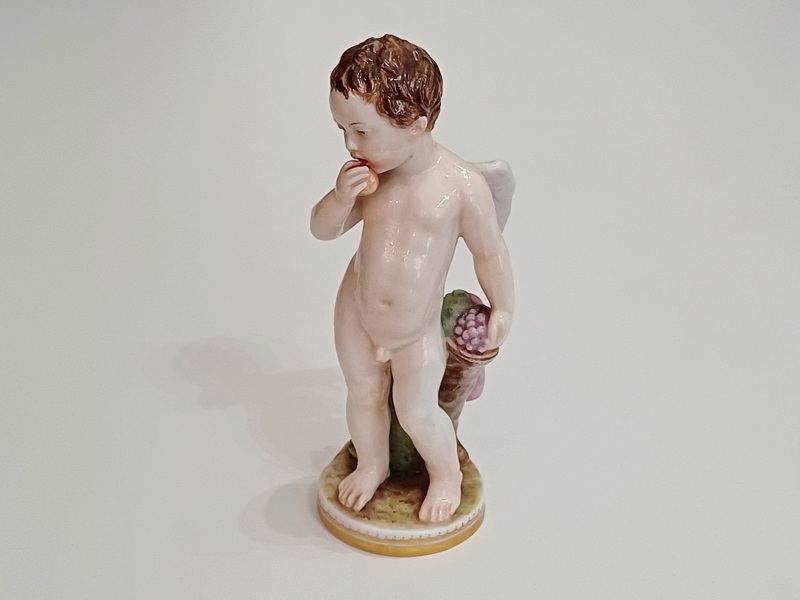 Anděl s jablkem, Nymphenburg Bavaria, styl Míšeň, 19. století