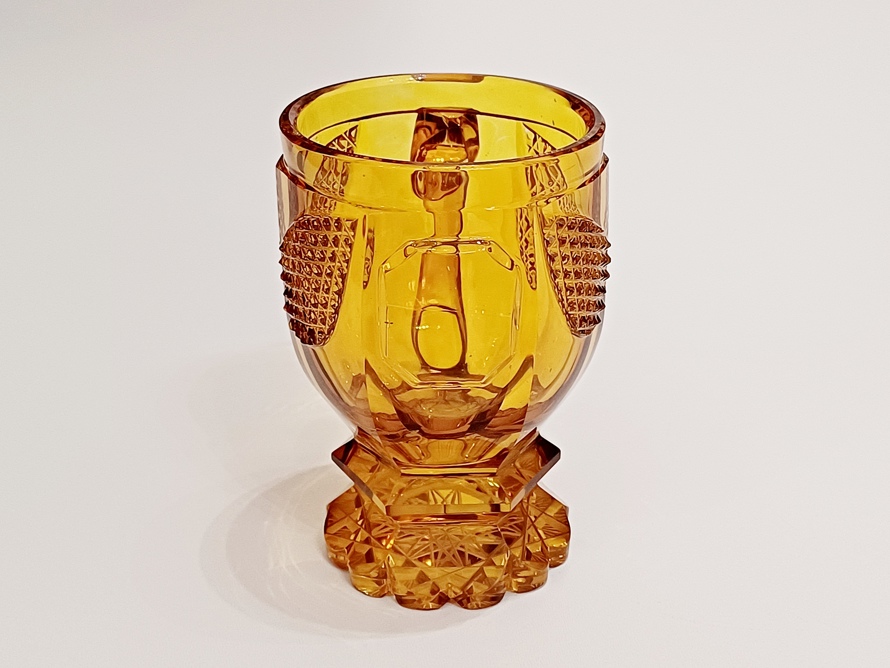 pohár s uchem, topas, styl Biedermeier, 19. století